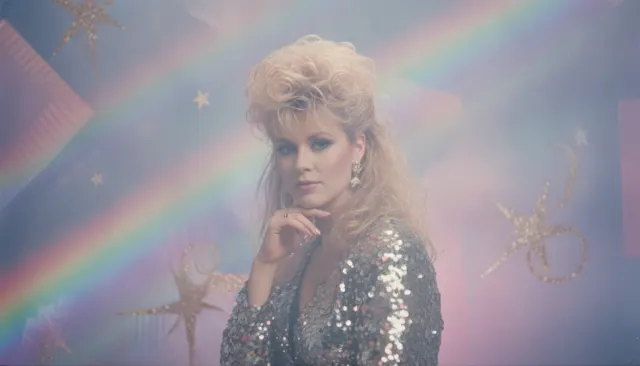 Glamour Shots Mall 1990s look sample - Family Event Casual - 1990s